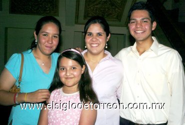 06072007
Angélica Martínez, Rosy Botello, Laura artínez y Valentín Botello.