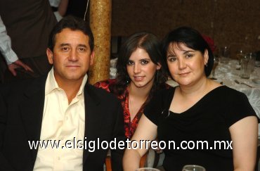 07072007
Alfredo Lugo, Patricia de Lugo y Mariana Lugo.