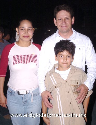07072007
Carmina Franco, Guillermo Macías y Daniel Macías.