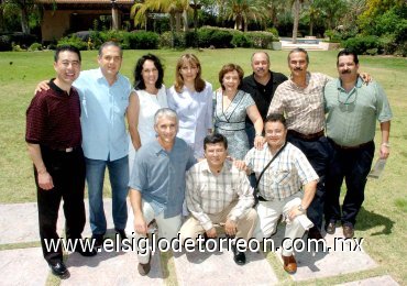08072007
Gerardo, Martín, Jezabe, Rafael, Conchis, Leticia, Raúl, Enrique, Enrique Torres, José y José Antonio vinieron de diferentes ciudades para estar presentes en el convivio