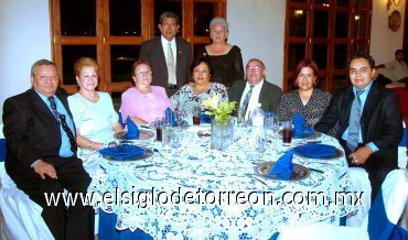11072007
José Luis Muñoz, Rosario de Muñoz, Rosita de Zermeño, Gloria de Quintero, Ricardo Quintero, Conchita González, Jacobo Martínez, Salvador y Conchita González.