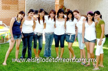 12072007
Ana Sofía Núñez Islas celebró su cumpleaños junto a sus amigas Victoria Viesca, Natalia Góngora, Paloma Rocha, Lily Elizondo, Paty Torres, Marifer Amezcua, Daniela Sánchez y Daniela Hernández.