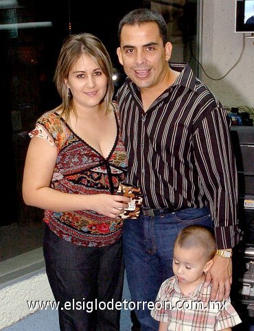 08072007
Sara y Roberto Anaya y Roberto Anaya Jr.