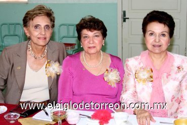 08072007
Victoria Valdés de Villalobos, Victoria Acosta y Victoria Villarreal de De la Peña.
