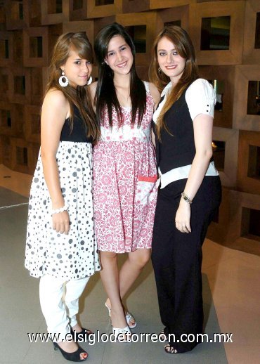 09072007
Luisa Fernanda de Alvarado, Sandy Duarte y Paulette de Duarte.