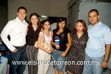 10072007
Víctor Barahona, Ana Isabel López, Marisa Mijares, Maribel Palacios, Paty Anaya y Rogelio Ollervides.