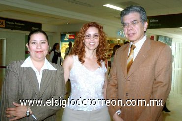 06072007
Omar Sánchez y Rosario Araujo llegaron del DF, los recibió Lady Peniche.