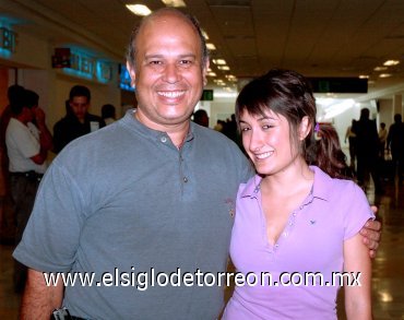 07072007
Begoña Zertuche viajó a Guadalajara, la despidió Jaime Saucedo.