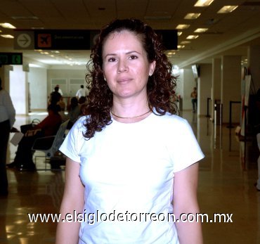 10072007
Sandra López viajó a España.