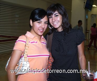 11072007
Karla y Paulina Flores viajaron con destino a la ciudad de Puebla.