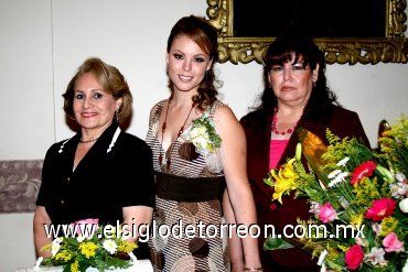 14072007
Neyda junto a su mamá, Adriana Moreno de Martínez y su futura suegra, Gloria Luz Vázquez de Carrizales.