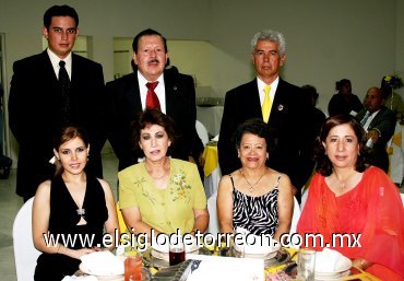13072007
Aracely Goray, Rosario Chávez de Goray, Martha Elena de Landeros, Guadalupe Torres de la Rosa, Víctor Morales, Julián Goray y Roberto Landeros.