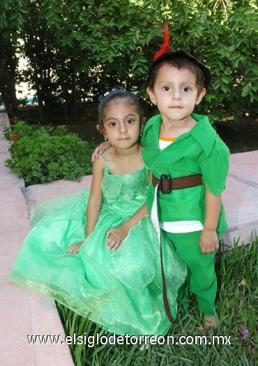 13072007
Anneth y Tarek Cháirez Ramírez festejaron su cuarto y tercer cumpleaños, respectivamente y fueron festejados por su mamá, Sonia Cháirez Ramírez.
