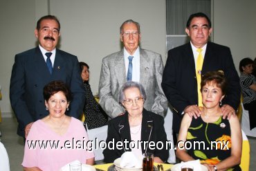 13072007
Enrique Muñoz Félix, Concepción de Muñoz, Luis Carlos Silva, Carmelita de Silva, Ignacio Meneses y Marilú de Meneses.