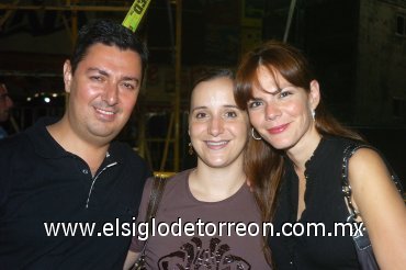 14072007
Luis Dovalina, Cristy Rosas de Dovalina y Brisa Sada.