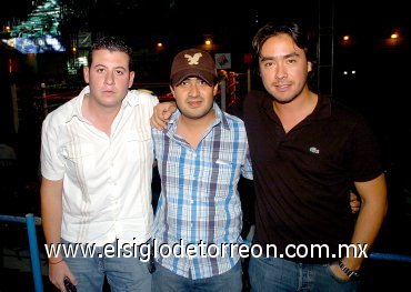 15072007
Mike Favela, Manolo Luévanos y Beto Rosas.