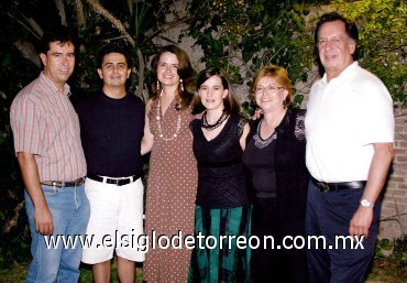 15072007
Olivia Agiñaga de García y Rafael García Castillo acompañados de Antonio, Rafael, Oly y Gabriela.
