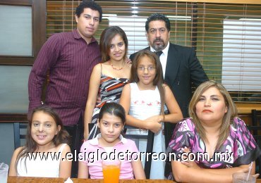 18072007
Francisco Rendón Soto, Luis, Aglee, Grecia, Alondra y Marisa García.