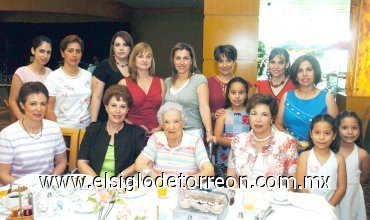 20072007
Isabel Salcido de Hernández fue festejada por sus hijas Rosa Alicia, Luz Elena y Laura Cecilia y sus nietos, con motivo de su cumpleaños.