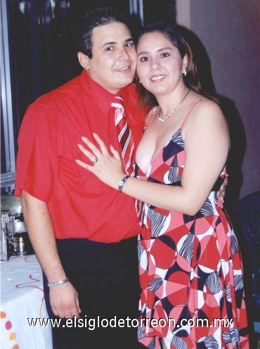 18072007
Pedro Ybarra y Mariana González disfrutaron de una alegre despedida.