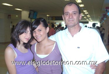 14072007
A Guadalajara viajaron Guillermo, Cristina y Melissa Tirado.