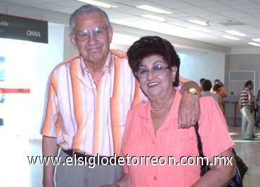 15072007
A Miami, Florida viajaron Valente Enríquez y Marisú de Enríquez.