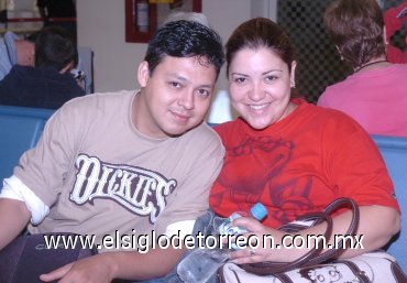 15072007
Patricia Almaraz y Tanis Tovar viajaron a Guadalajara.