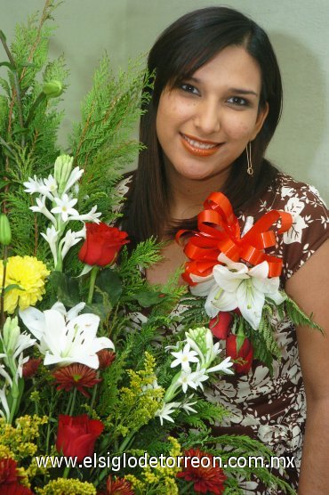 22072007
Claudia Giselle Cortés Fraire fue despedida de su vida de soltera, con motivo de su próxima boda con Ricardo Ramírez.