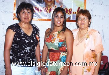 31072007
Irma Maldonado y Catalina Morales organizaron una despedida de soltera para Lucero Jáquez Maldonado.