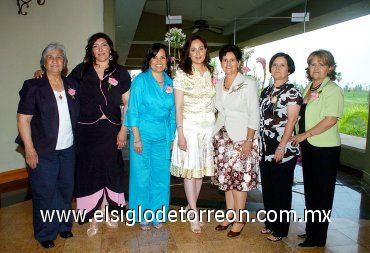 31072007
La novia rodeada por Rosa María Pérez, Ana Elsa Álvarez, Lila Heras, Lidia de Baltiérrez, Rafaelita de Chávez y Conchita García.