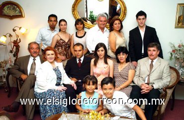 31072007
Laura y Luis Enrique acompañados de sus padres Víctor y Pilar Ordóñez, Francisco José y Laura Madero, Gaby, Pedro, Rubén, Janeth, Lorena y Luis, niños Luis y Lorena