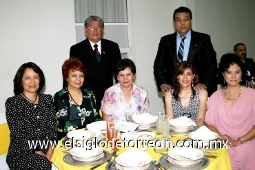 16072007
María Teresa Hernández González, Silvia Mayela Hernández, Martha Silvia de Ramos, Adriana de Valdez, Guillermo Valdez Cázares, Carlos y Elena Graciano Cuevas.