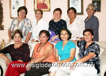 25072007
Yolanda Ibarra celebró su cumpleaños, acompañada de María Elena, Lidia, Yola, Irene, Mague, Soledad, Rebeca e Irma.