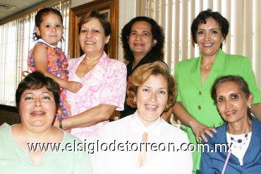 26072007
Marisela Gutiérrez de García festejó su cumpleaños junto a Carmen Salmón, Carmen Reyes, Rosy Michel, Lupita Gutiérrez, Cristy de Cortinas y Mariana Valdepeña Reyes.