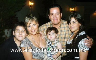 22072007
Manolo, su esposa Corina, sus hijos Camila, Corina y Manolo.