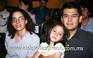 22072007
Pilar Riestra, María Fernanda Meraz y Juan de Dios Meraz.