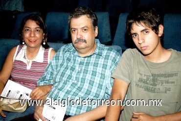 22072007
Rebeca de Mijares, José Miguel Mijares y Noel Mijares.