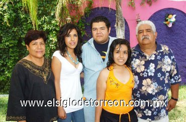 25072007
Janeth Concepción, María Sagrario y Pedro Nahum Altamira García junto a sus padres, Pedro Altamira Jaramillo y Catalina Concepción García  Ramos.