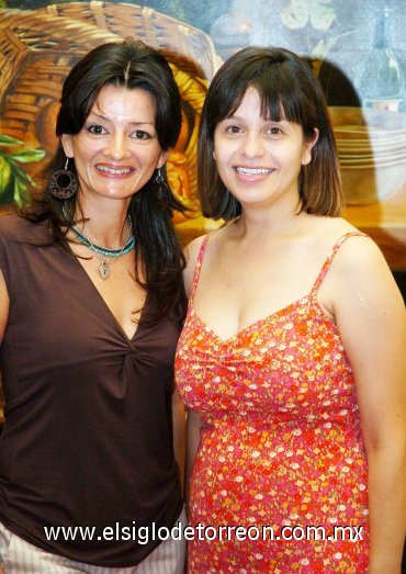 29072007
Eréndira Reyes González y Estelita de Veyán festejaron sus cumpleaños recientemente.