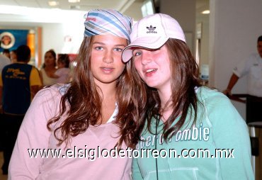 21072007
Isabella González y Jimena Alanís viajaron a la Ciudad de México.