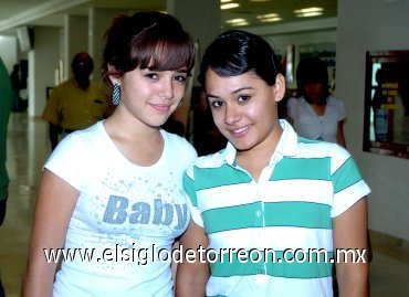 25072007
Mariana Sánchez y Andy Flores llegaron de Cancún.