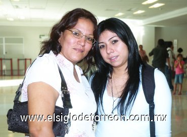 29072007
Xóchitl Martínez viajó a Tijuana, la despidió Alicia Balderas.