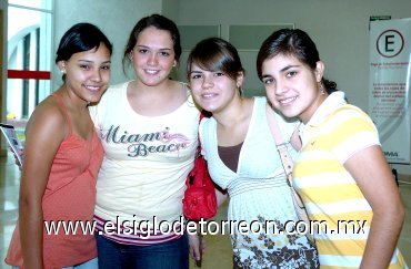 31072007
Adriana González, Titis Sambuchi, Marina Larriñaga y Andrea Covarrubias viajaron a Mazatlán.