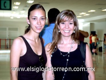 31072007
Lucía García y Katia Ruiz viajaron con destino a Los Cabos.