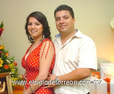25072007
Dyana Ivette Saavedra González y Carlos Eduardo Katsicas Alvarado, en la despedida de solteros que les ofrecieron por su próxima boda.
