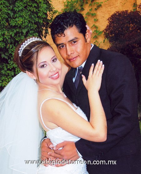 Sr. Aarón Rangel Ramíre y Srita. Yolanda de la Cruz Contreras contrajeron nupcias.