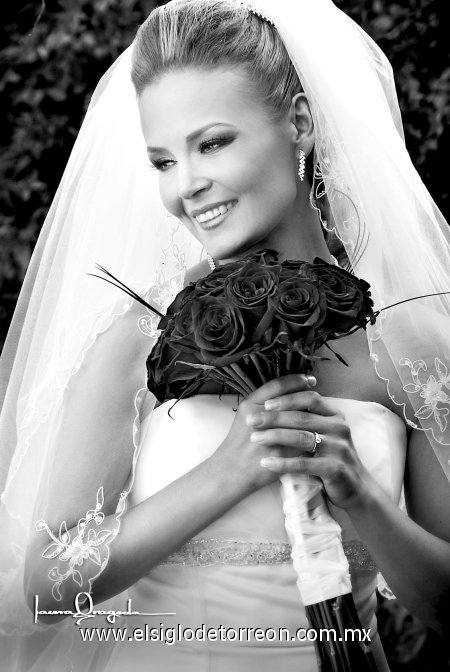 Ing. A. Ximena Martínez Moreno, el día de su enlace matrimonial con el Ing. Carlos Aguirre Carmona.

Estudio Laura Grageda.