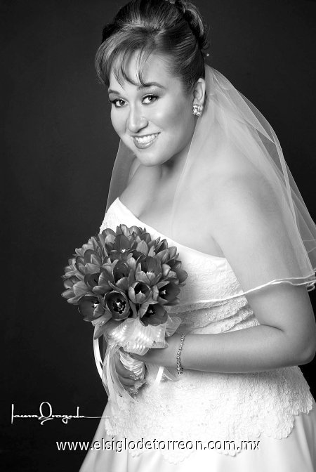 Srita. Aurora del Carmen Zubiría Cabello unió su vida en matrimonio a la del Sr. Ignacio Aldama Baeza.

Estudio Laura Grageda.