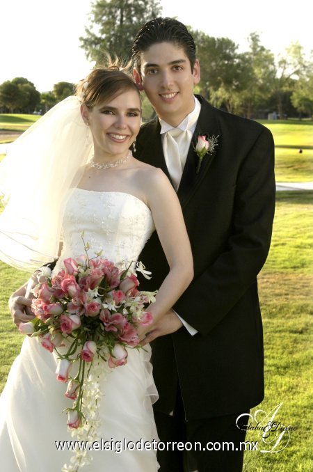 Sr. Guillermo Camarillo González y Srita. Marcela García de Alba Hiriart recibieron la bendición nupcial en la parroquia Los Ángeles, el sábado 16 de junio de  2007. 

Estudio Aldaba & Diane.