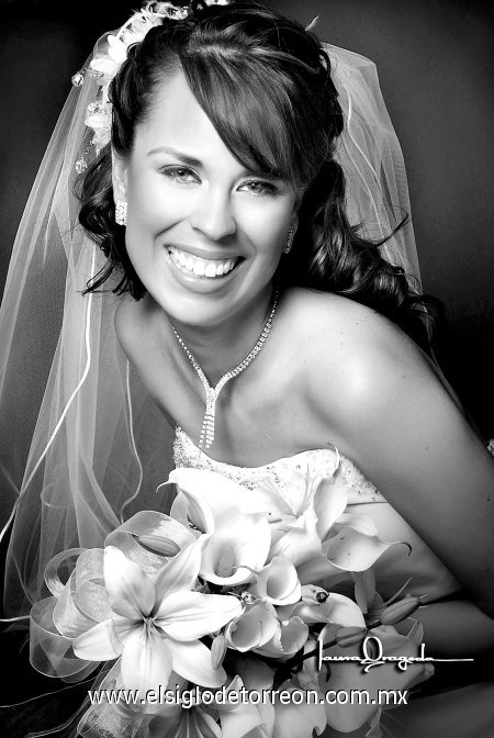 Srita. Martha Angélica Domínguez Rosales el día de su boda con el Sr. Ricardo Ramiro Padilla Aguirre.

Estudio Laura Grageda.